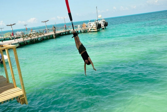 Puenting sobre el mar